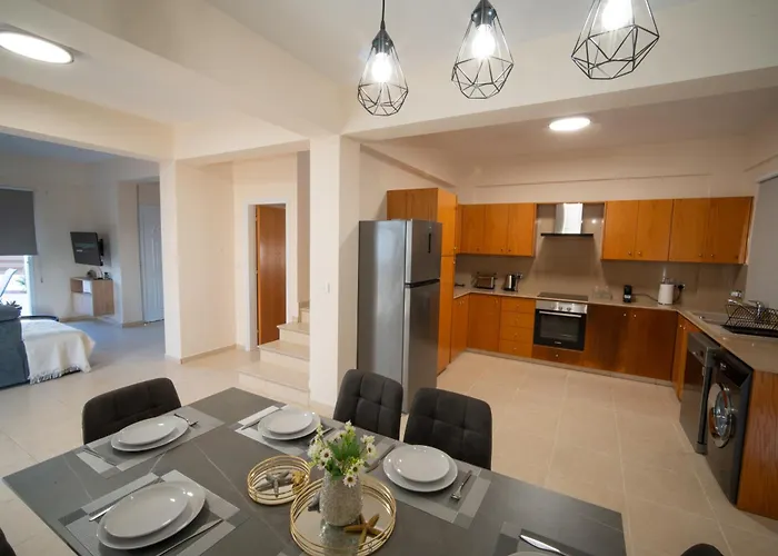 Villa Coastal Retreat *